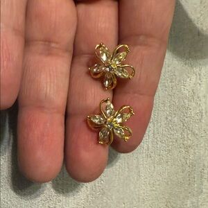 Elegant Gold Flower Earrings